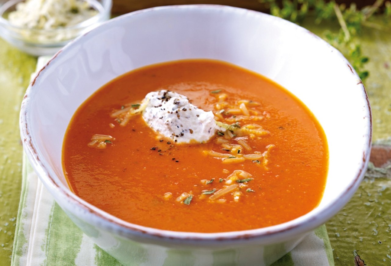 Paprikasuppe mit Thymian-Gremolata | Beauty.at Paprikasuppe mit Thymian-Gremolata | Beauty.at