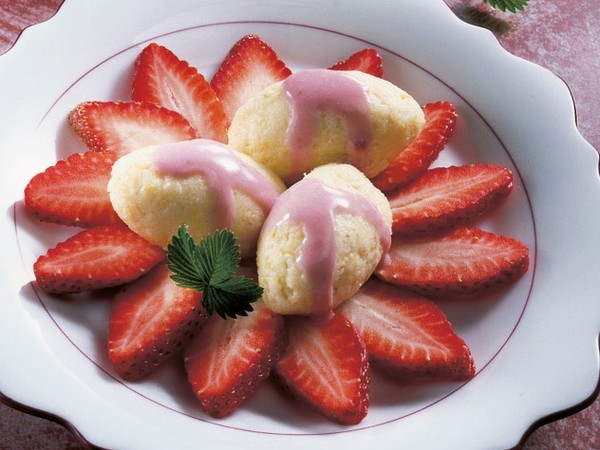 Grießnockerl mit Erdbeeren