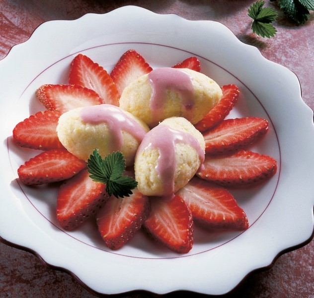 Grießnockerl mit Erdbeeren