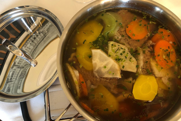 Tafelspitz mit Schnittlauchsauce und Apfelkren | Beauty.at Tafelspitz mit Schnittlauchsauce und Apfelkren | Beauty.at