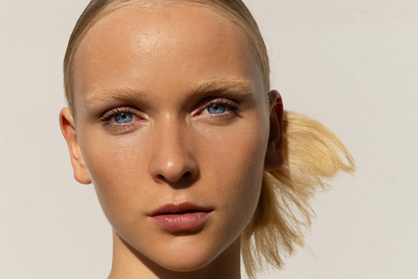 Glossy Skin ist der Look der Saison