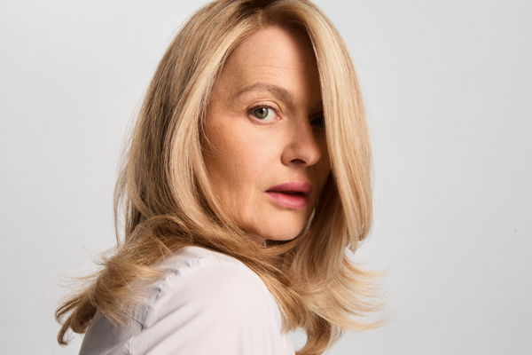Polychrome Champagner Blond ist ideal für ergrautes Haar