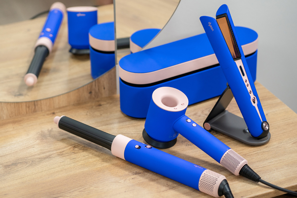 Dyson zelebriert Festtage mit limitierter Blue Blush Geschenk-Edition