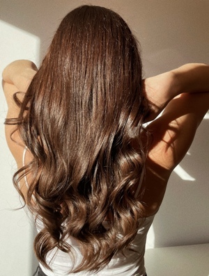 Die Haarkur ist für alle Haarbedürfnisse geeignet und vor allem bei stark beanspruchtem und strapaziertem Haar 