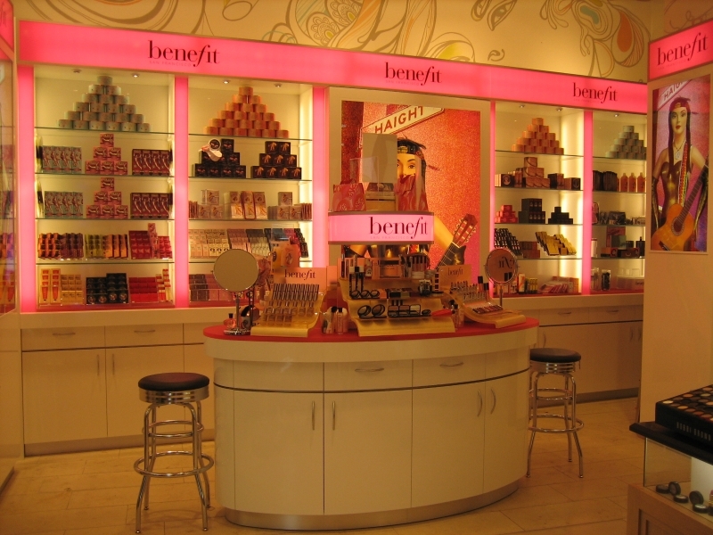 Benefit Counter bei Douglas House of Beauty, Wien