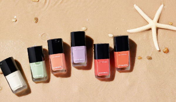 Chanel summer nails 1