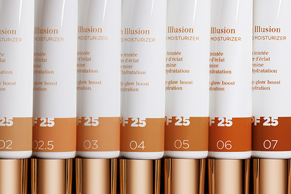Skin Illusion Tinted Moisturzier ist in 11 Farbnuancen erhältlich. Skin Illusion Tinted Moisturzier ist in 11 Farbnuancen erhältlich.