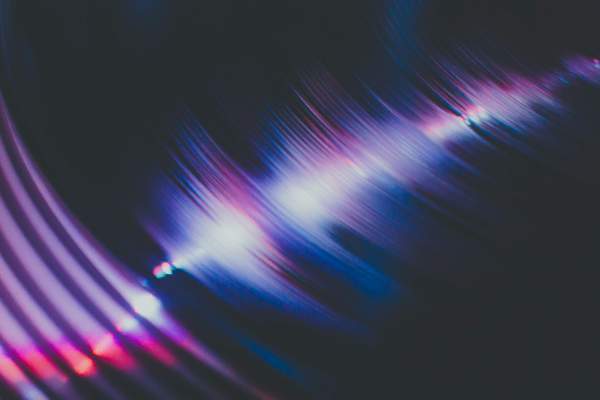 Der Vinyl Effekt mit Glanz und weichen Konturen ist wieder gefragt Der Vinyl Effekt mit Glanz und weichen Konturen ist wieder gefragt