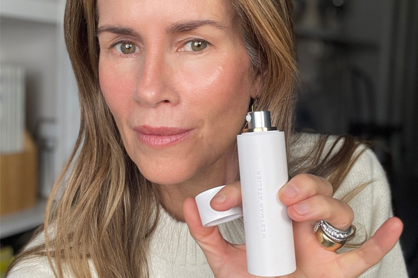 Dieses All-in-1-Serum enthält 12 wichtige Inhaltsstoffe und bietet eine smarte, hautidentische Pflegeformel, die für alle Hauttypen geeignet ist und sofort für eine ausgeglichene Haut sorgt. Dieses All-in-1-Serum enthält 12 wichtige Inhaltsstoffe und bietet eine smarte, hautidentische Pflegeformel, die für alle Hauttypen geeignet ist und sofort für eine ausgeglichene Haut sorgt.