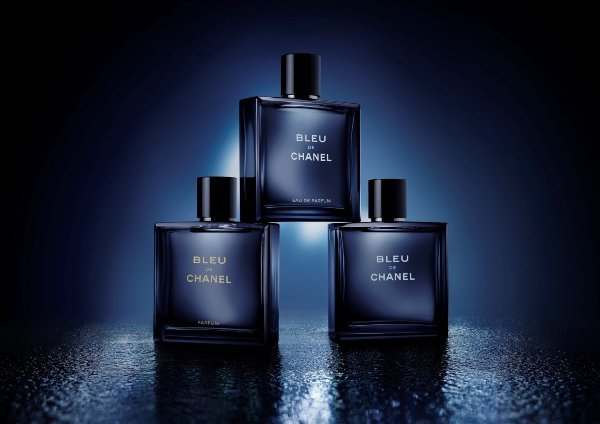 Bleu de Chanel ist ein aromatisch-holziger Duft voller Kraft und Eleganz. 