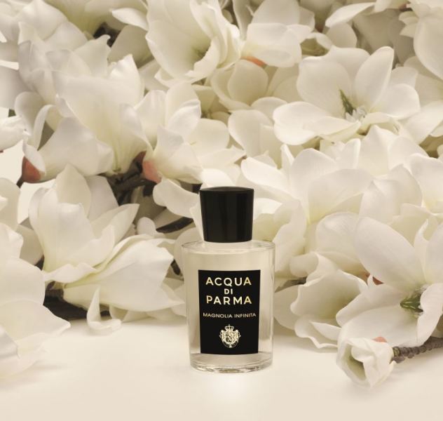 Magnolia Infinita nennt sich der neue, pulsierende Duft aus der 'Signatures of the Sun'- Kollektion und gleicht einem Spaziergang durch eine blühende Kolonnade