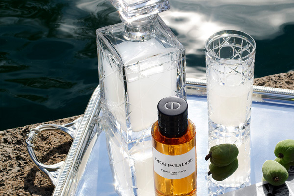 Dior Paradise vereint diese Inspirationen zu einer frischen, holzigen Duftspur