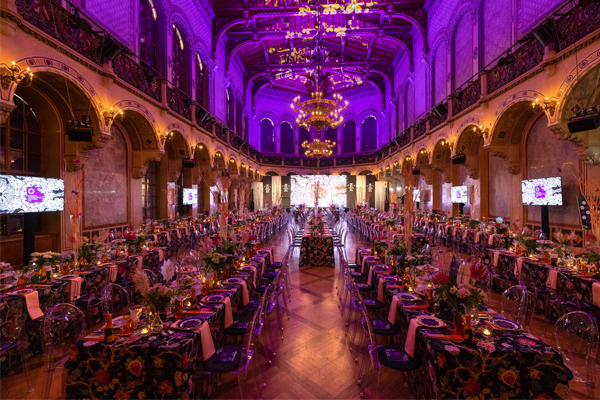 Das Palais Ferstel erstrahlt im Glanz der Duftstars