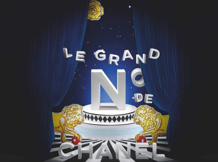 Das Plakat der Ausstellung «Le Grand Numéro de Chanel», die bis zum 9. Januar 2023 im Pariser Grand Palais Ephémère zu sehen ist. 