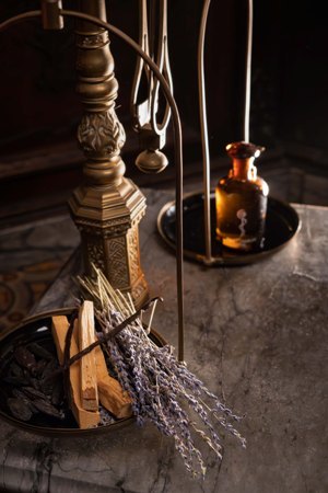 SAINT CHARLES DULCIS ist ein angenehm warm-würziges, aphrodisierendes Apothecary-Eau de Toilette SAINT CHARLES DULCIS ist ein angenehm warm-würziges, aphrodisierendes Apothecary-Eau de Toilette