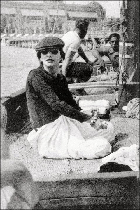 1936, Gabrielle Chanel on Roussy Sert´s yatch in front of the Lido of Venice Photo V.H. Grandpierre © 