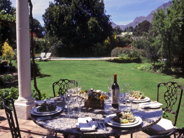 Lunch auf der sonnigen Terrasse