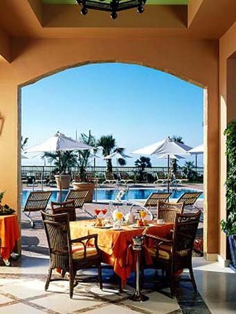 Frühstück am Pool Frühstück am Pool