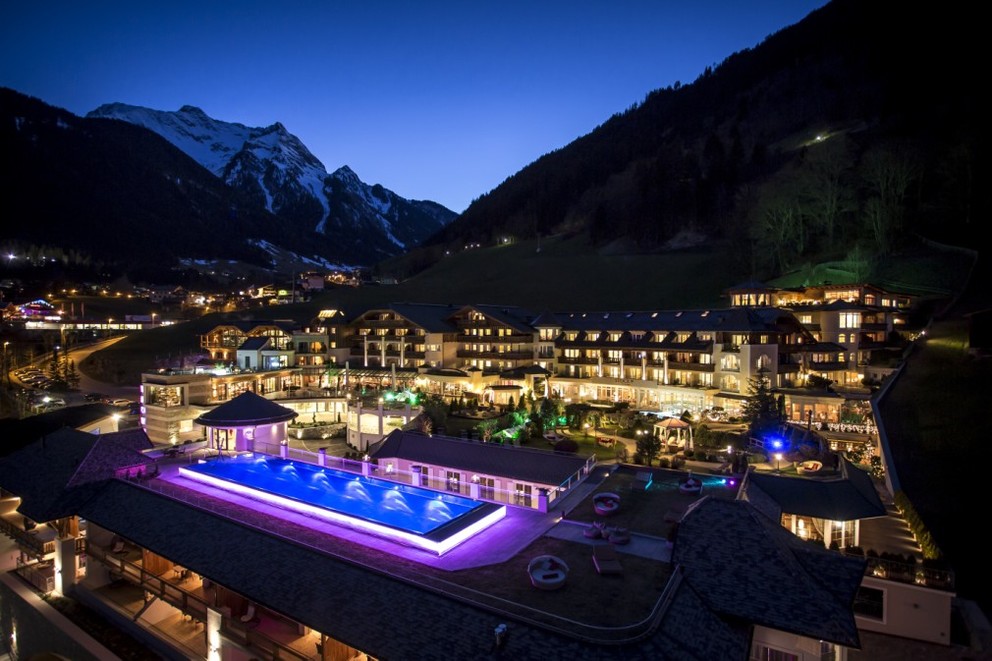 Das Stock Resort bei Nacht