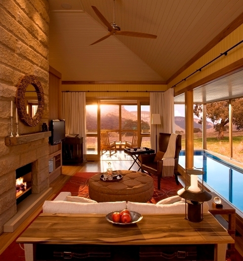 Das Wolgan Valley Resort &amp; Spa bietet 40 Suiten im Stil australischer Landhäuser, inklusive Terrasse und eigenem Pool.