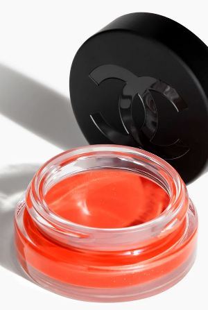 Drei neue Farben bereichern den Winterlook. Purple Energy, ein frisches Violett für einen Bitten Lip und Flushed Cheek Look Drei neue Farben bereichern den Winterlook. Purple Energy, ein frisches Violett für einen Bitten Lip und Flushed Cheek Look