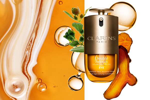 Die glättende 2in1 Creme-Serum-Textur wird vor dem Auftragen mit den Fingerspitzen gemischt