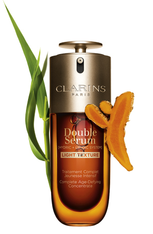 Double Serum Light Texture zielt auf die Zeichen natürlicher Hautalterung, sowie auf die durch Lebensstil und Umweltfaktoren bedingten Zeichen Double Serum Light Texture zielt auf die Zeichen natürlicher Hautalterung, sowie auf die durch Lebensstil und Umweltfaktoren bedingten Zeichen