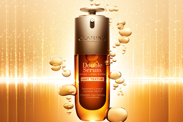 Double Serum Light Texture die ikonische Anti-Aging-Pflege mit einer federleichten Textur. Double Serum Light Texture die ikonische Anti-Aging-Pflege mit einer federleichten Textur.