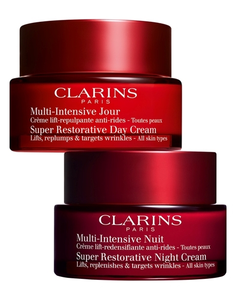 Clarins Multi-Intensive Gesichtspflege bei Spannkraftverlust in der Haut durch die Menopause Clarins Multi-Intensive Gesichtspflege bei Spannkraftverlust in der Haut durch die Menopause