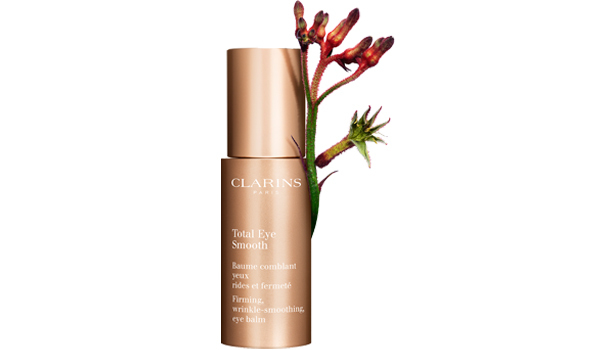 Total Eye Smooth ist die erfolgreiche Formel, um die Jugendlichkeit ihrer Augenpartie von Schläfe zu Schläfe zu bewahren. Total Eye Smooth ist die erfolgreiche Formel, um die Jugendlichkeit ihrer Augenpartie von Schläfe zu Schläfe zu bewahren.