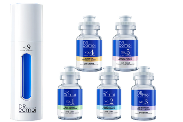 Die Serum-Kollektion von Dr. Comoi verbindet klinisch getestete, hochwirksame aktive Inhaltsstoffe mit innovativer hautmimetischer Wissenschaft und kreiert so Wirkstoffe, die das Beste aus der Haut herausholen. Die Serum-Kollektion von Dr. Comoi verbindet klinisch getestete, hochwirksame aktive Inhaltsstoffe mit innovativer hautmimetischer Wissenschaft und kreiert so Wirkstoffe, die das Beste aus der Haut herausholen.