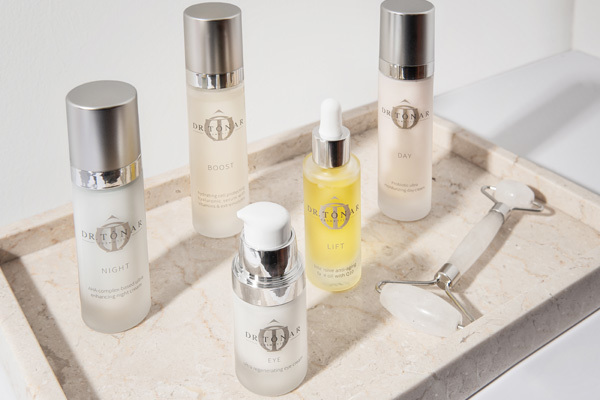 Dr. Tonar Produkte enthalten natürliche und bioidente Rohstoffe höchster Qualität. Dr. Tonar Produkte enthalten natürliche und bioidente Rohstoffe höchster Qualität.