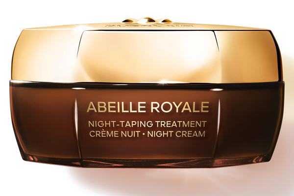 Abeille Royale Night-Taping Treatment übersetzt den Face-Taping-Trend in eine luxuriöse Nachtpflege