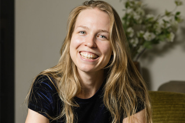 Dr. Karoline Strobl forscht zu Hautentzündungen  und Haarverlust