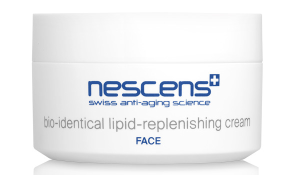 Die Bio-identical lipid-replenishing Cream von Nescens gibt besonders trockener Haut wieder Substanz, Volumen und Wohlbefinden zurück.