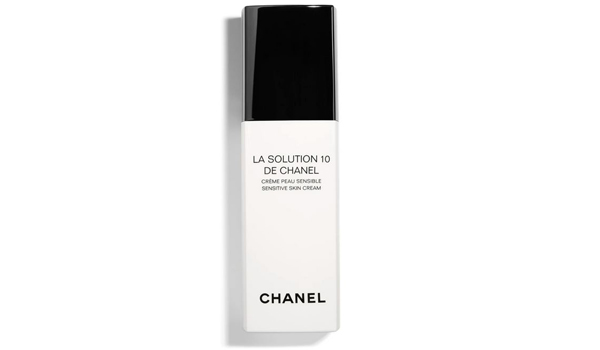 La Solution 10 de Chanel ist eine beruhigende, entspannende und schützende Feuchtigkeitspflege für die von Natur aus oder temporär sensible Haut. 