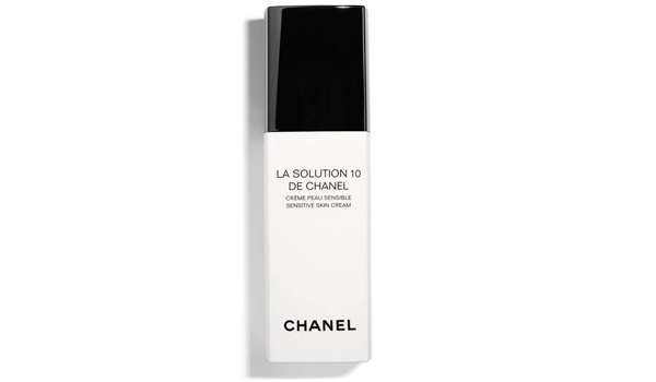 La Solution 10 de Chanel ist eine beruhigende, entspannende und schützende Feuchtigkeitspflege für die von Natur aus oder temporär sensible Haut. La Solution 10 de Chanel ist eine beruhigende, entspannende und schützende Feuchtigkeitspflege für die von Natur aus oder temporär sensible Haut.