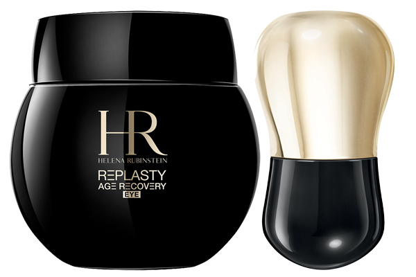 Um die Wirkung der Replasty Age Recovery Eye Repairing Night Care zu verstärken, hat Helena Rubinstein ein kühlendes Massagetool für die Augenpartie entwickelt, das über spezielle leitende Eigenschaften verfügt Um die Wirkung der Replasty Age Recovery Eye Repairing Night Care zu verstärken, hat Helena Rubinstein ein kühlendes Massagetool für die Augenpartie entwickelt, das über spezielle leitende Eigenschaften verfügt