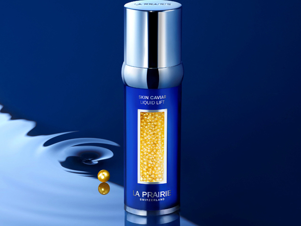 Das Skin Caviar Liquid Lift von La Prairie ist ein luxuriöses Anti-Aging-Serum, das auf die straffende und festigende Wirkung von Kaviarextrakt setzt