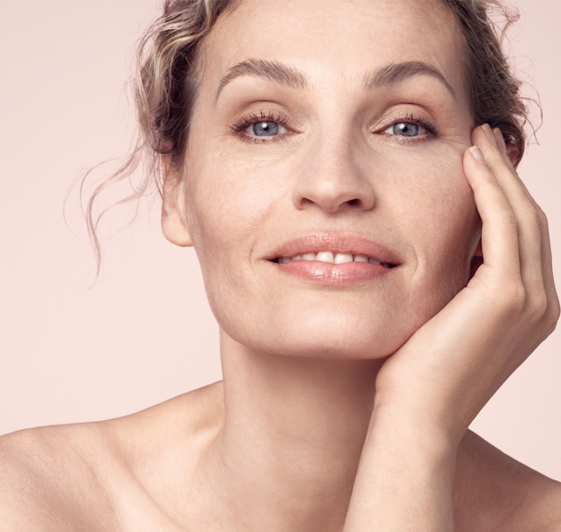 Das nutriderm Epigenetics Konturenlifting Serum unterstützt die Haut in ihrem Jugendprogramm