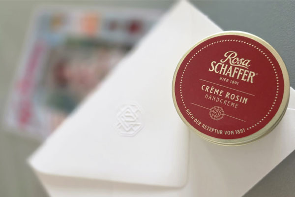 Créme Rosin ist eine feine, nährende Handcreme, die iede Handtasche passt