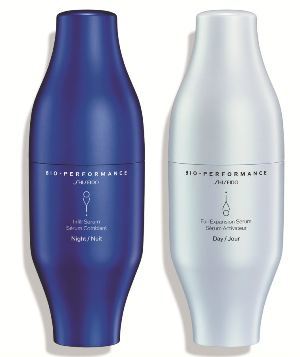 Shiseido Skin Filler Duo liefert damit eine Alternative für Menschen, die einen ästhetischen Eingriff überlegen, sich jedoch nicht so recht trauen. Shiseido Skin Filler Duo liefert damit eine Alternative für Menschen, die einen ästhetischen Eingriff überlegen, sich jedoch nicht so recht trauen.