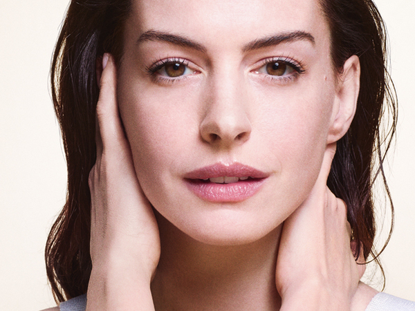 Gegen Kontur-Verlust wirkt das neue Shiseido Intensive SculptDefine Serum
