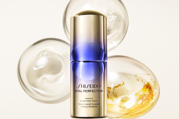 Das neue Serum stärkt die Konturen des Gesichtes