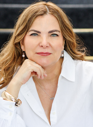 Dr. med. Sheila de Liz ist Fachärztin für Frauenheilkunde und Geburtshilfe, Autorin und eine der bekanntesten medizinischen Influencerinnen Deutschlands
