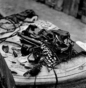 Lee Miller, Remington Silent, London, 1940 Lee Miller, Remington Silent, London, 1940