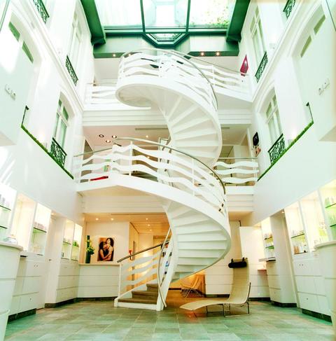 Die berühmte Treppe im Maison de Beauté Die berühmte Treppe im Maison de Beauté