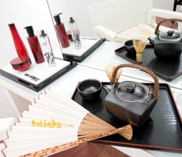 Hairsalon 7p - Shu Uemura Zeremonie Hairsalon 7p - Shu Uemura Zeremonie