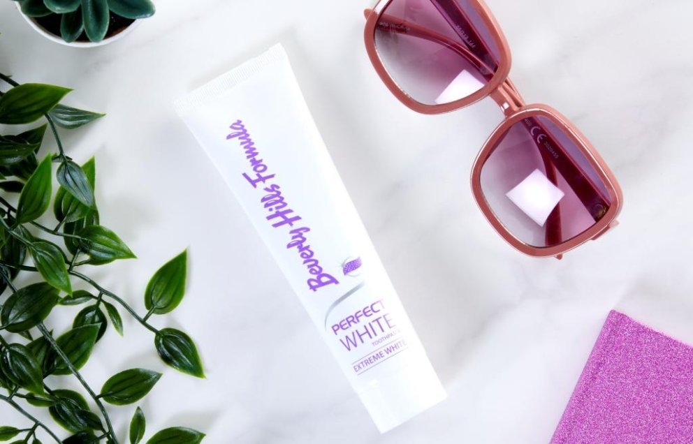 Extreme White Amethyst Zahnpasta von Bevery Hills Formula hellt die Zähne perfekt auf. Extreme White Amethyst Zahnpasta von Bevery Hills Formula hellt die Zähne perfekt auf.