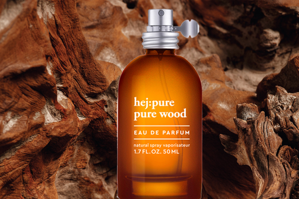 hej:pure  pure wood Ein transparenter, holzig-fruchtiger Duft, so clean wie frischer Morgentau auf zarten Blättern in einem sommerlichen Wald
